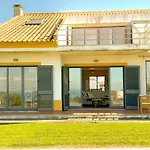 Between & Meco With Ocean View - No Parties Allowed Apartmán