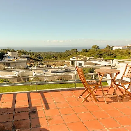 Апартаменты Between Sesimbra & Meco With Ocean View - No Parties Allowed