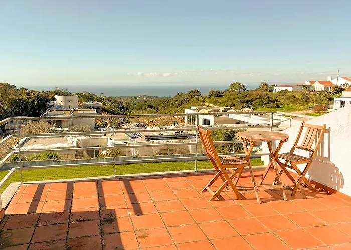Апартаменты Between Sesimbra & Meco With Ocean View - No Parties Allowed