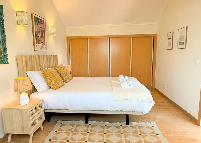 Апартаменты Between Sesimbra & Meco With Ocean View - No Parties Allowed *