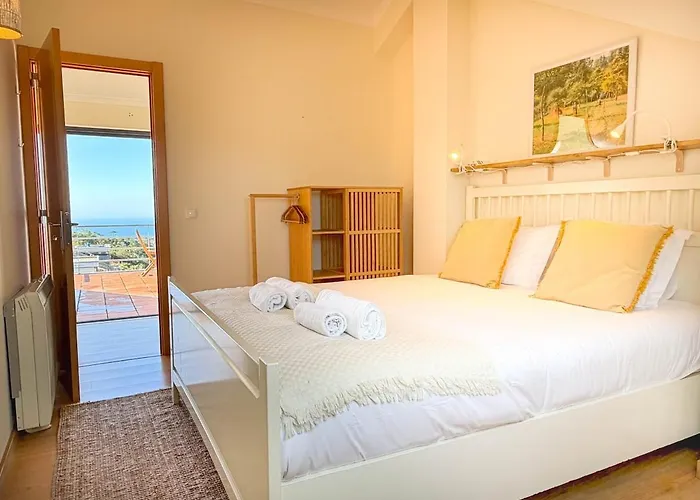 Апартаменты Between Sesimbra & Meco With Ocean View - No Parties Allowed Сесимбра