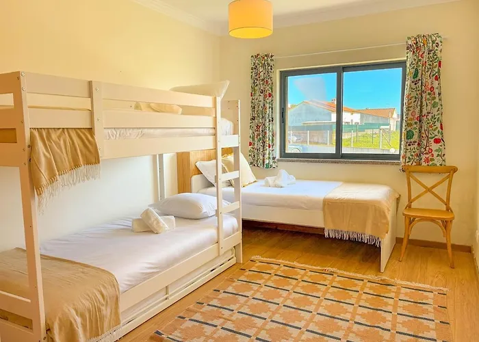 Апартаменты Between Sesimbra & Meco With Ocean View - No Parties Allowed