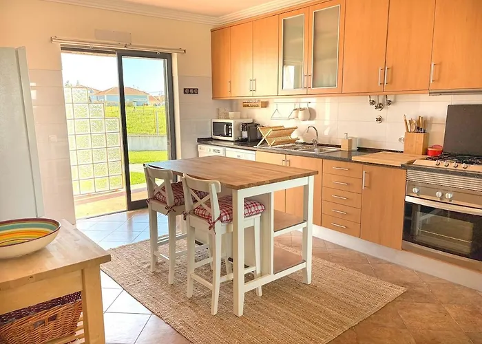 Апартаменты Between Sesimbra & Meco With Ocean View - No Parties Allowed